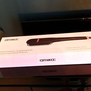 Amika polished perfection straightening brush